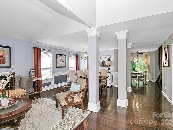 4th image of 7617 Nicolette Ct