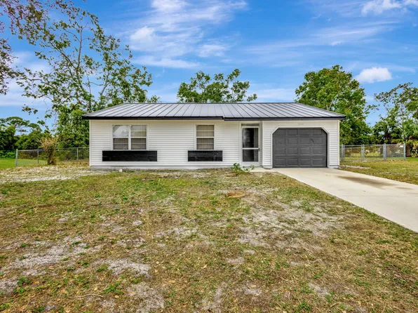 2002 SE West Dunbrooke Circle, Port St Lucie, FL 34952