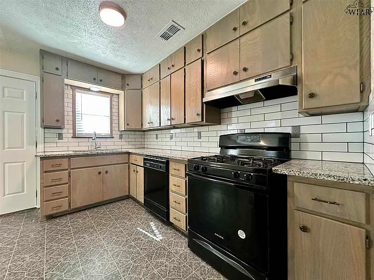 2211 Fillmore St — Photo 4