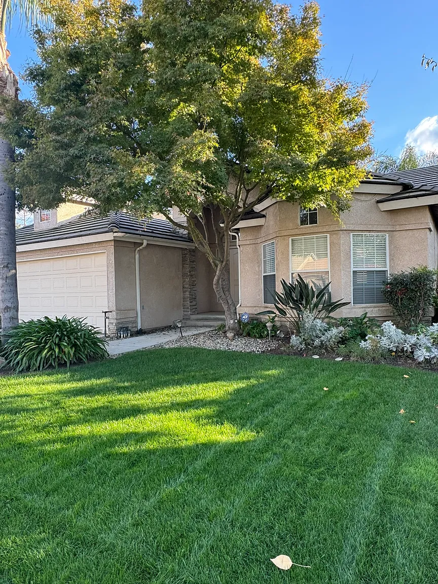 2829 E Ryan Ln photo 1