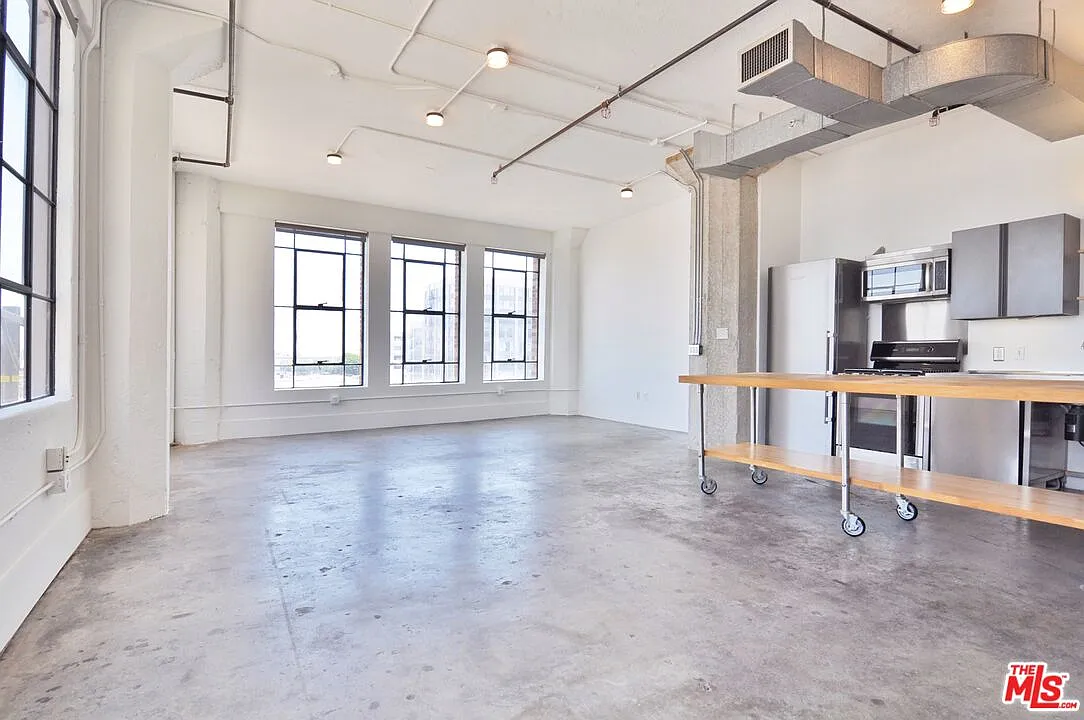 Studio, 1.0 bath, 900 sqft, $2,900 — Photo 3