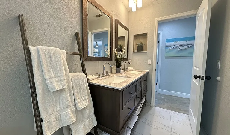 2558 Rosery Rd E — Photo 24