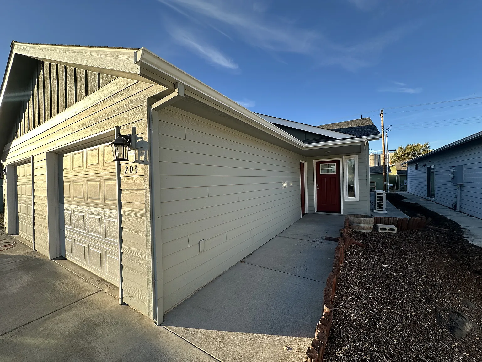 205 W Nesbitt St photo 1