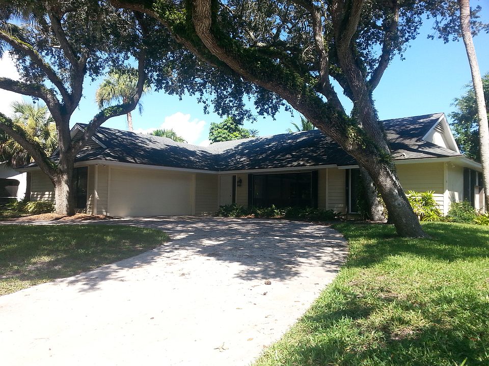 1st image of 611 Iris Ln