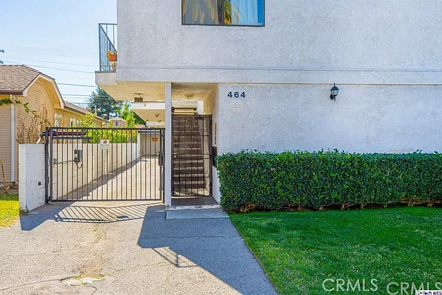 2 bed, 2.0 bath, 850 sqft, $2,580 — Photo 3