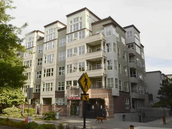 10045 NE 1st St APT 220, Bellevue, WA 98004