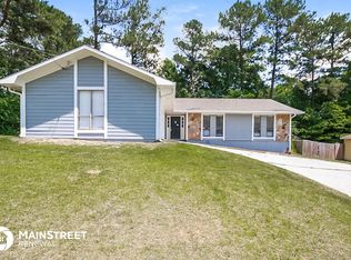 8658 Plumtree Dr, Riverdale, GA
