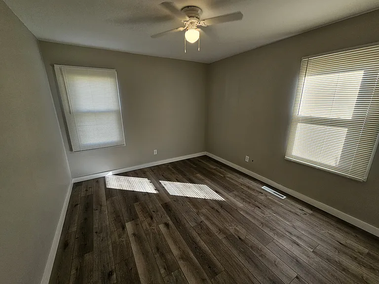 1906 Southwood Dr — Photo 6