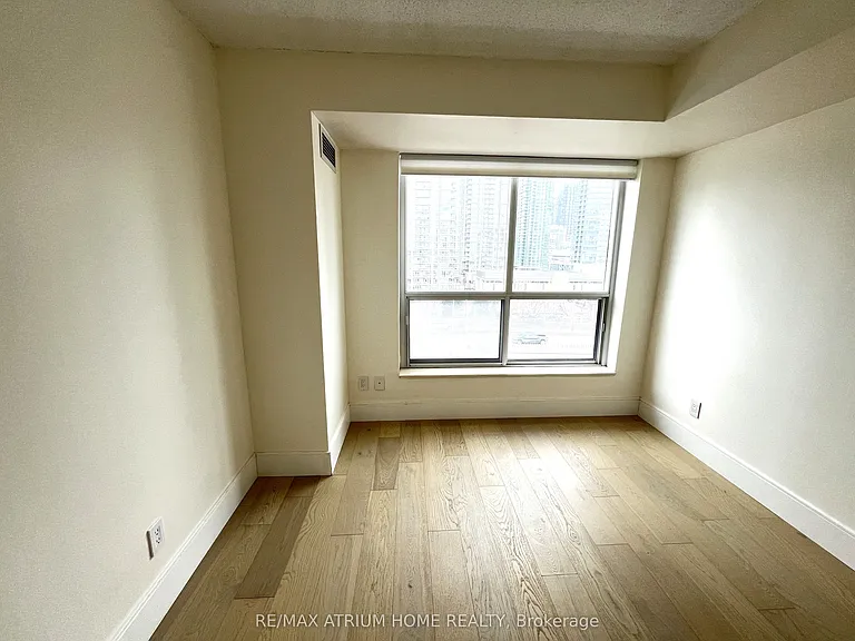 410 Queens Quay W #905 — Photo 20