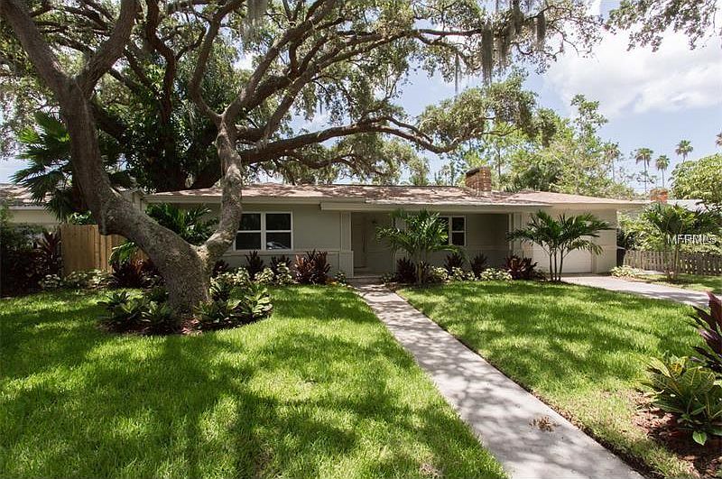 1st image of 222 Park Cir N