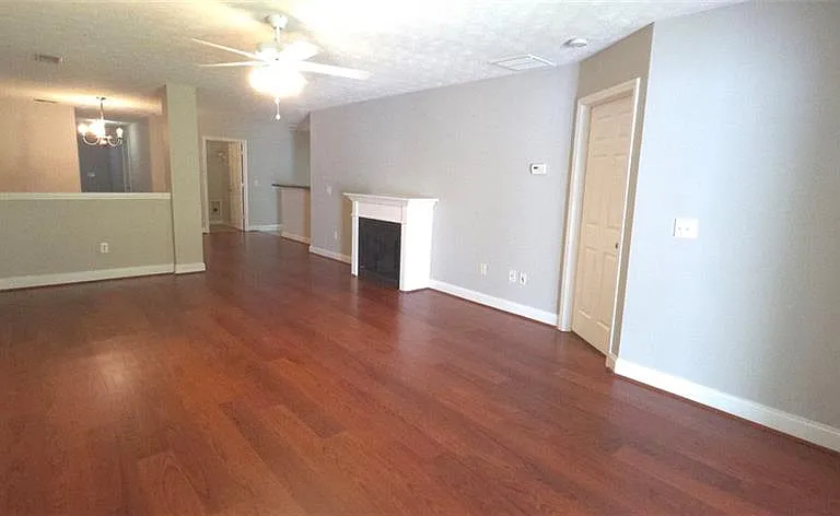 252 Tara Commons Dr — Photo 2