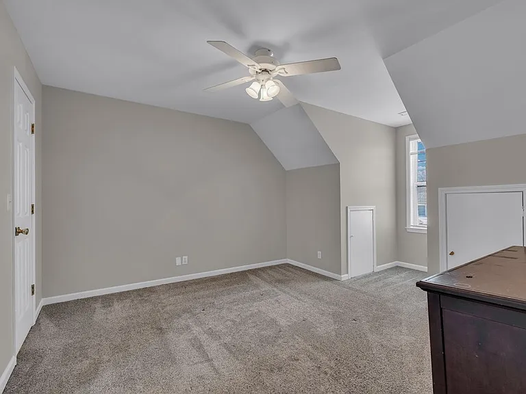 62 Eastgate Cir — Photo 3