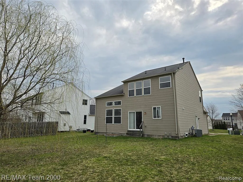 Building Photo - 7249 Warwick Dr