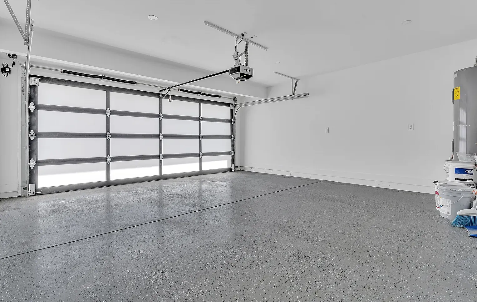 4 bed, 2445 sqft, $5,300 — Photo 4