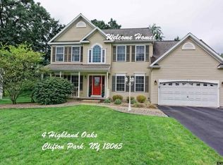 4 Highland Oaks, Clifton Park, NY 12065