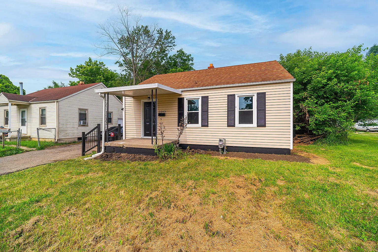 2263 Parkwood Ave photo 1