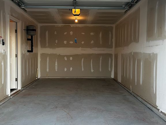ONE CAR GARAGE