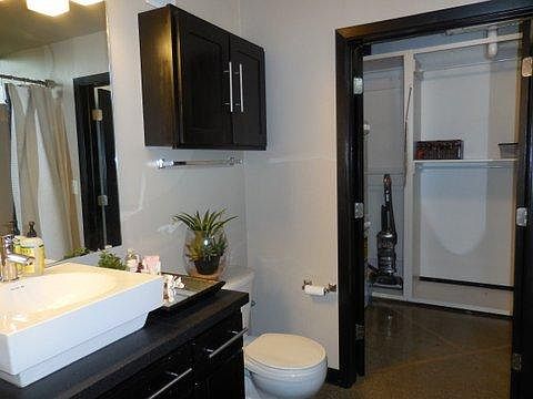 5th image of 350 Saint Peter St Unit 912