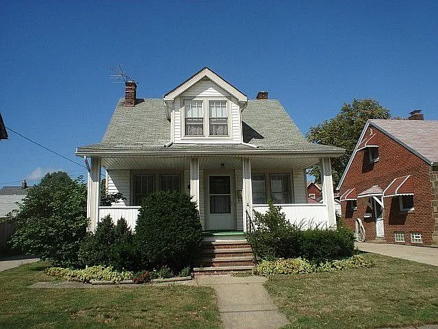 19111 Arrowhead Ave photo 1