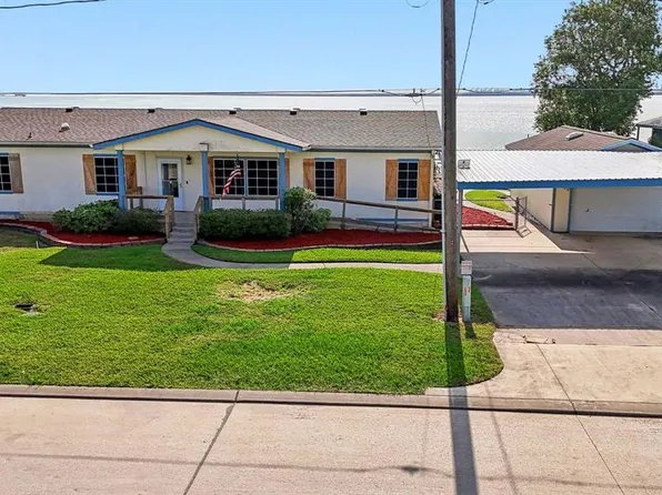 2750 Bay Oaks Harbor Drive, Baytown, TX 77523