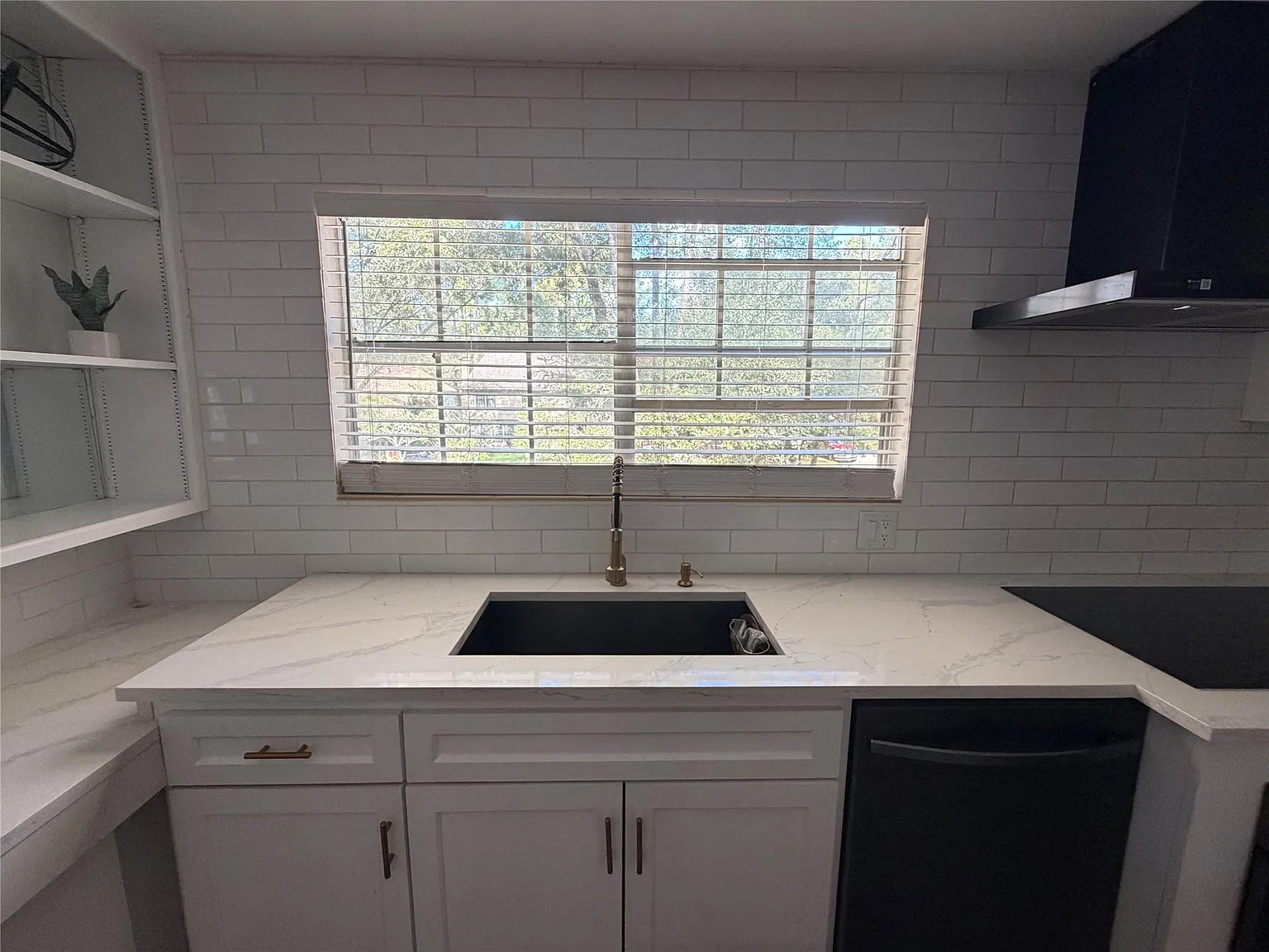 Studio, 1.0 bath, 999 sqft, $1,525 — Photo 2