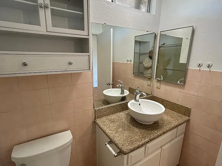 5320 Whitsett Ave #8 — Photo 41
