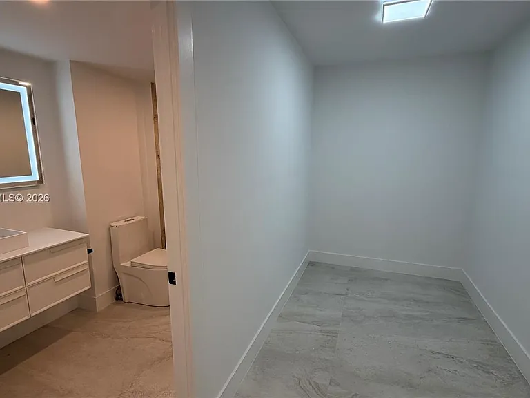 1800 NE 114th St #604 — Photo 12