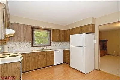 3345 Town And Country Ln photo 1