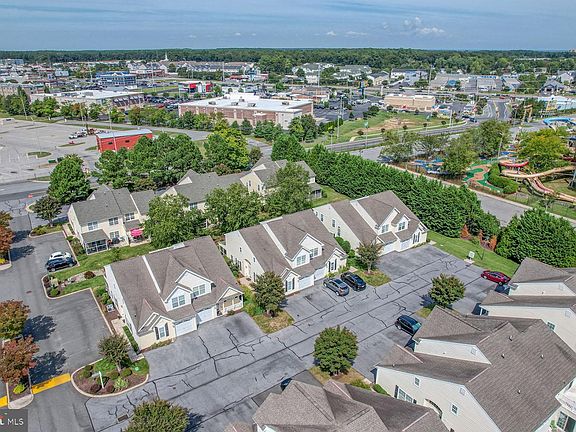 3rd image of 20225 Catherine Ct Unit 9