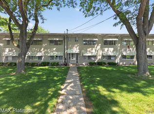 5980 Alan Dr APT 8, Brighton, MI 48116