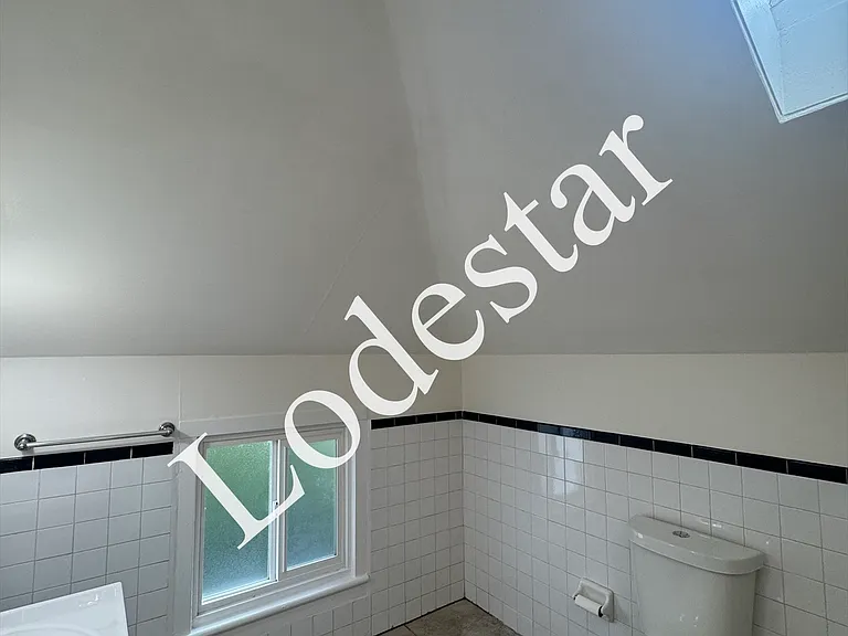 302 Carolina St #C — Photo 6