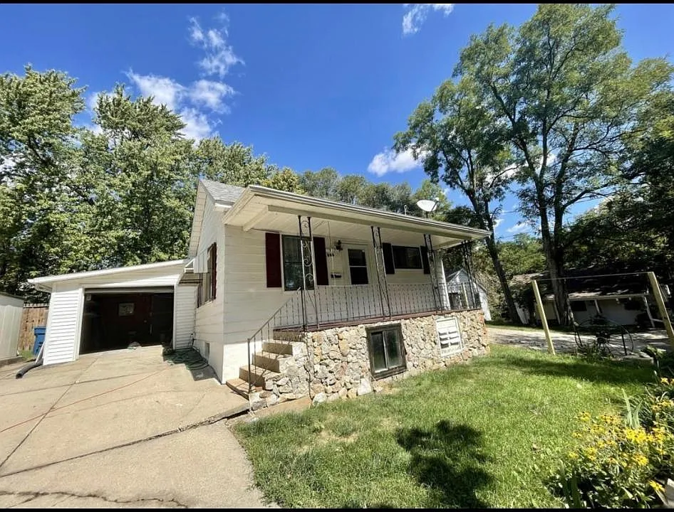 809 Bluff Ct