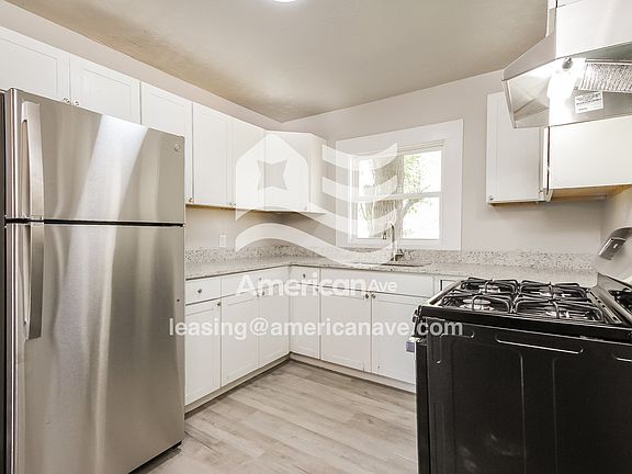 1594787_005_kitchen_13633925.jpg