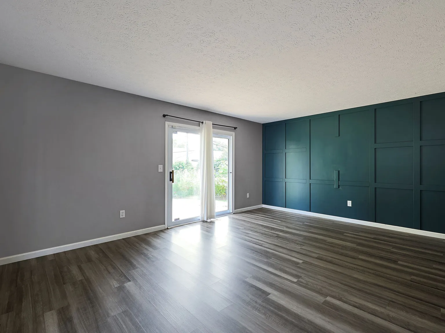 3 bed, 2.5 bath, 1360 sqft, $1,950 — Photo 2