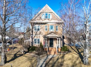 907 Kittson Ave, Grafton, ND 58237