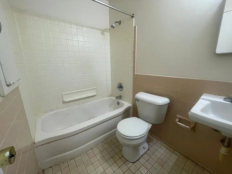 Garden Ridge Apartments — Photo 19