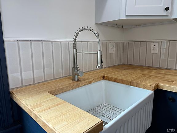 5th image of 307 Blackford St