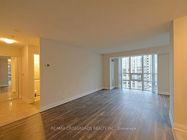 35 Hollywood Ave #1709 — Photo 9