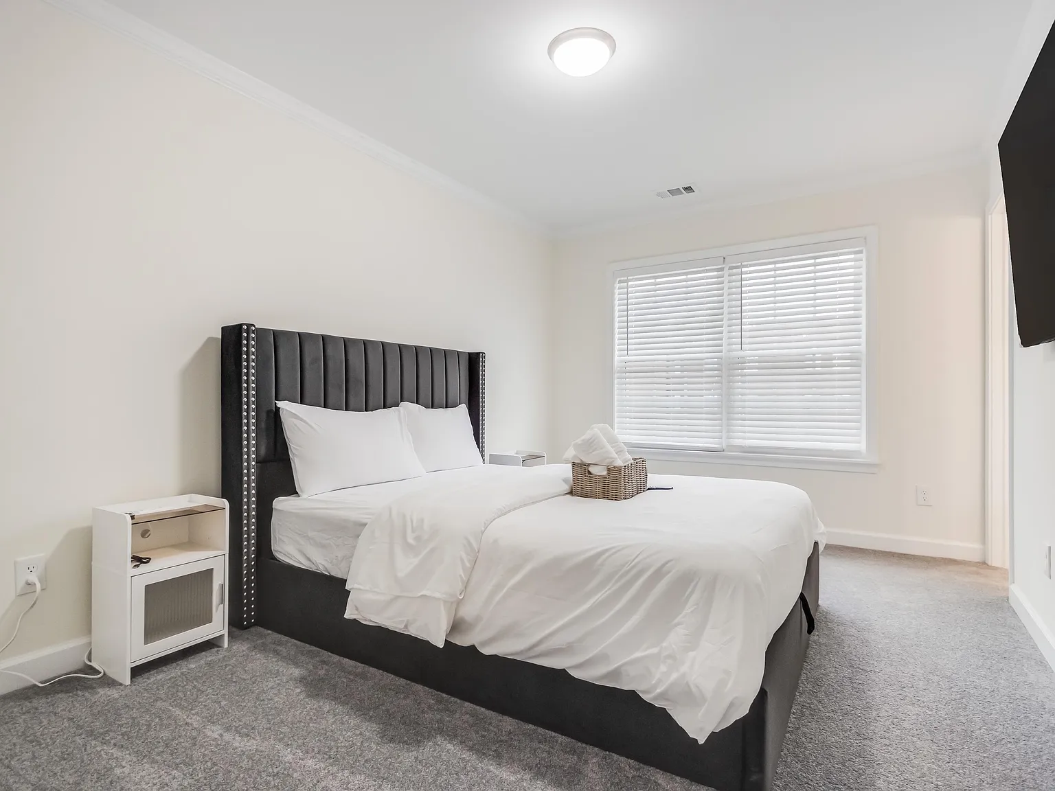 3 bed, 2.5 bath, 1550 sqft, $1,503 — Photo 1
