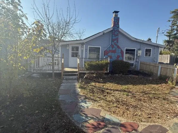 (undisclosed Address), West Babylon, NY 11704