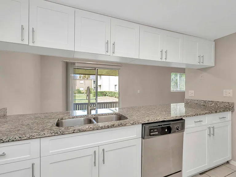 Urban Place Apartments — Photo 73