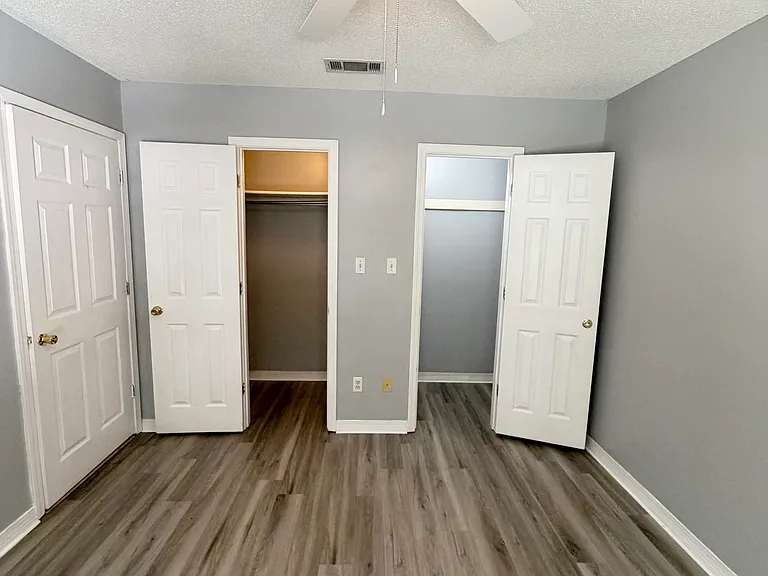 Guest bedroom 2 with two walk-in closets