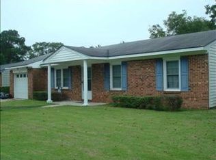 1219 Castle Dr, Jacksonville, NC 28546
