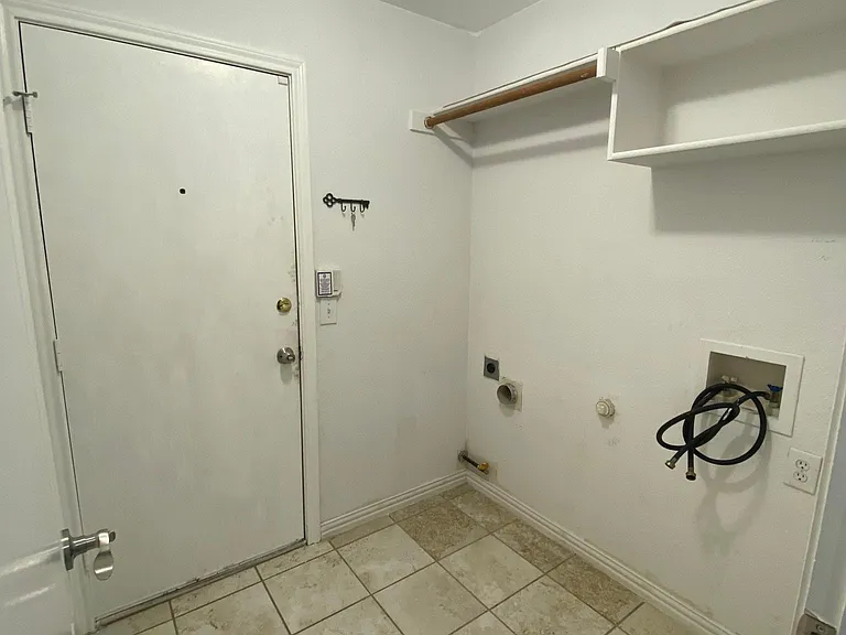 1720 Hackberry Branch Dr — Photo 26