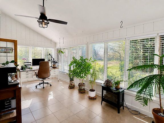5th image of 2869 Dartmouth Dr