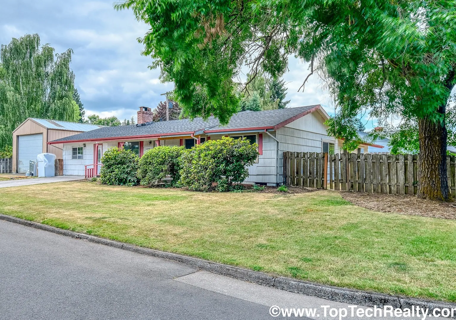 Potential for Assistant living/ Adult Foster Care Home or Child Care ** Great Location** 1 level! — Photo 2