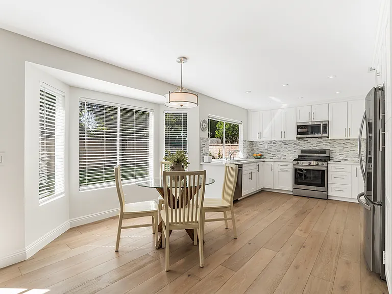 263 Fox Hills Dr — Photo 8