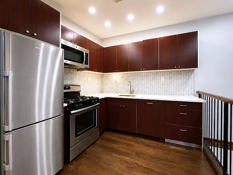 114 Woodbine St #1B — Photo 13