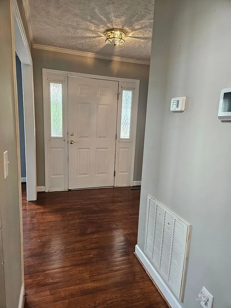 4 Bedroom, 2.5 Bath Home Located in the Established Neighborhood Kings Grant. — Photo 2