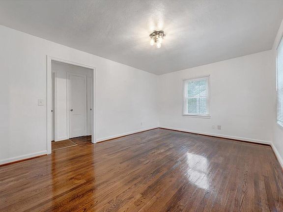 3rd image of 2923 Grand Ave NW